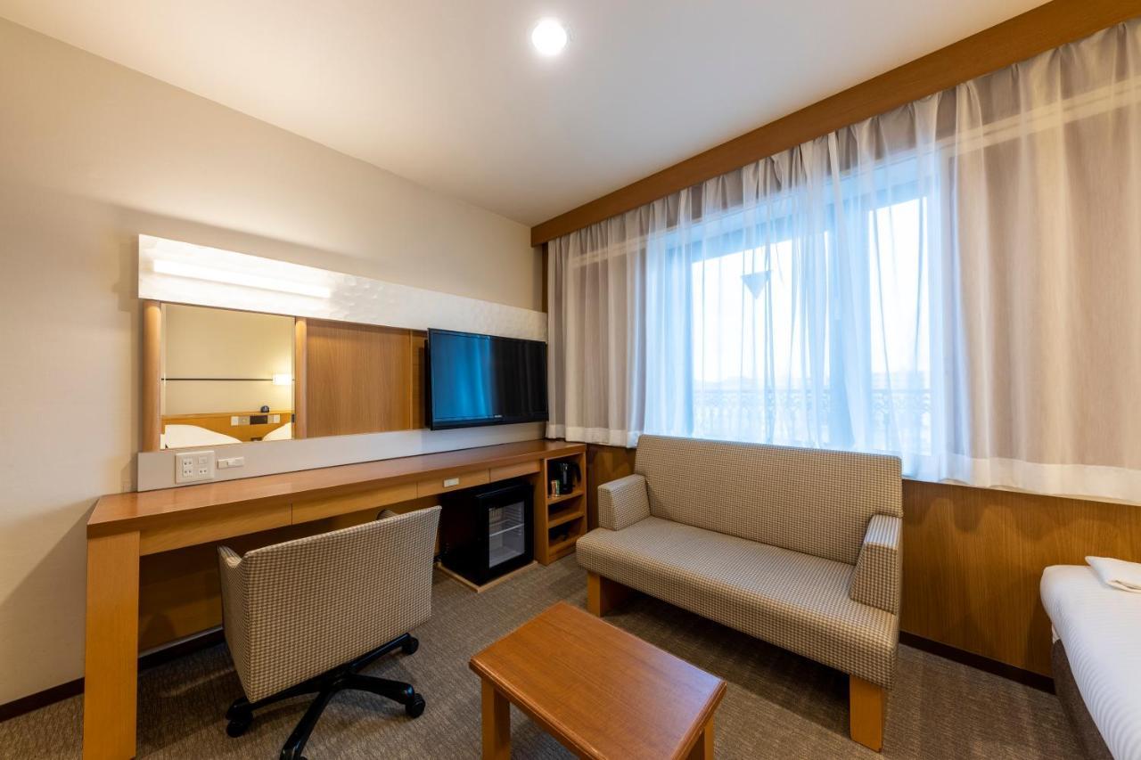 Jr Clement Inn Himeji Bagian luar foto